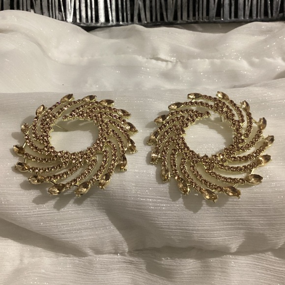 🥂Gold Tone Champagne Colored Crystal Spiral Fan Firework Earrings - Picture 13 of 13